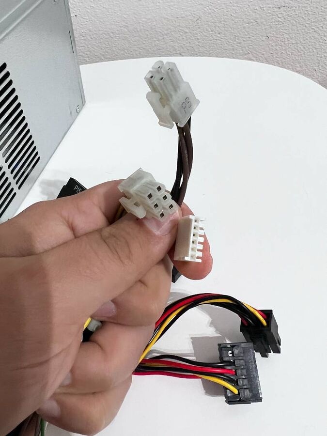 Predám použitý zdroj do počítača HP 400 G1 model PCC124 - 2