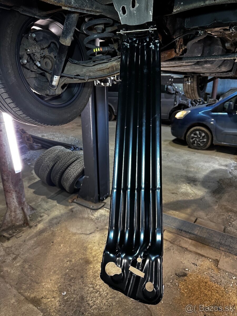 Predám držiak rezervy na Vw t5 t6 - 2