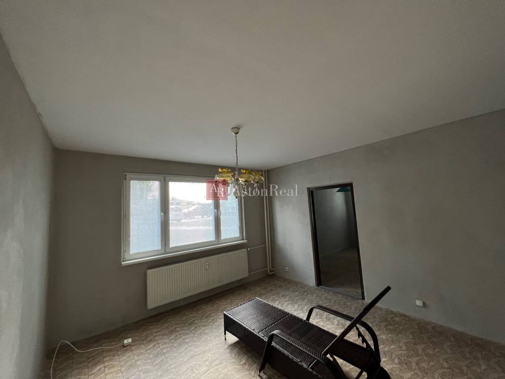 Na predaj slnečný 3-izbový byt s loggiou s krásnym výhľadom - 2