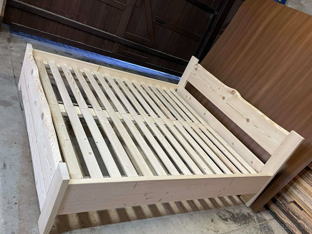 Masívna smreková posteľ 180 × 200 cm - 2