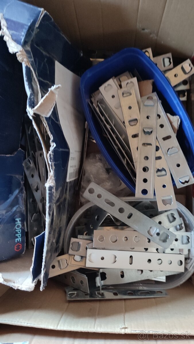 Kotvy na plastové okná - 2