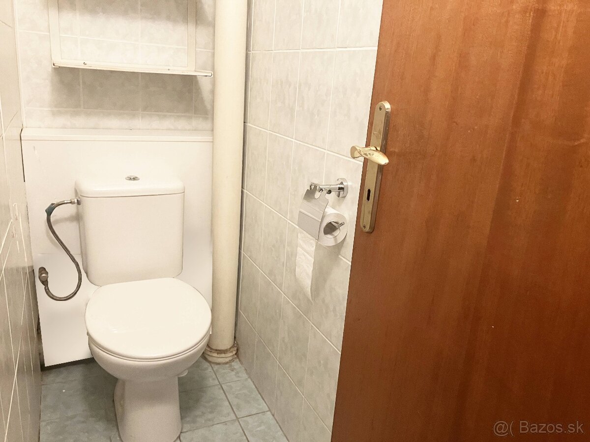 Samostatná izba v 4 izbovom byte (ROMANOVA) Petržalka - 2