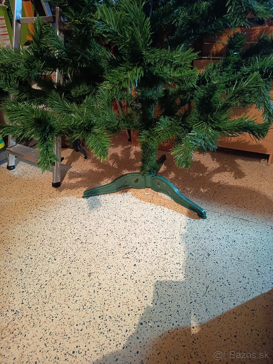Umelý vianočný stromček. - 2
