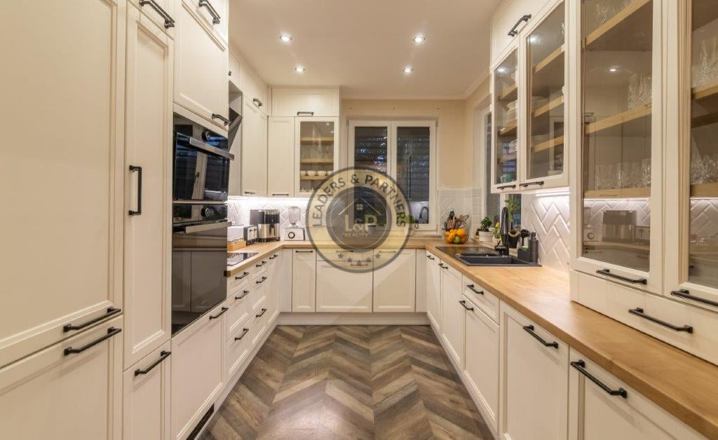 PREDAJ 7izbový rodinný dom s bazénom a saunou Mosonmagyaróvá - 2