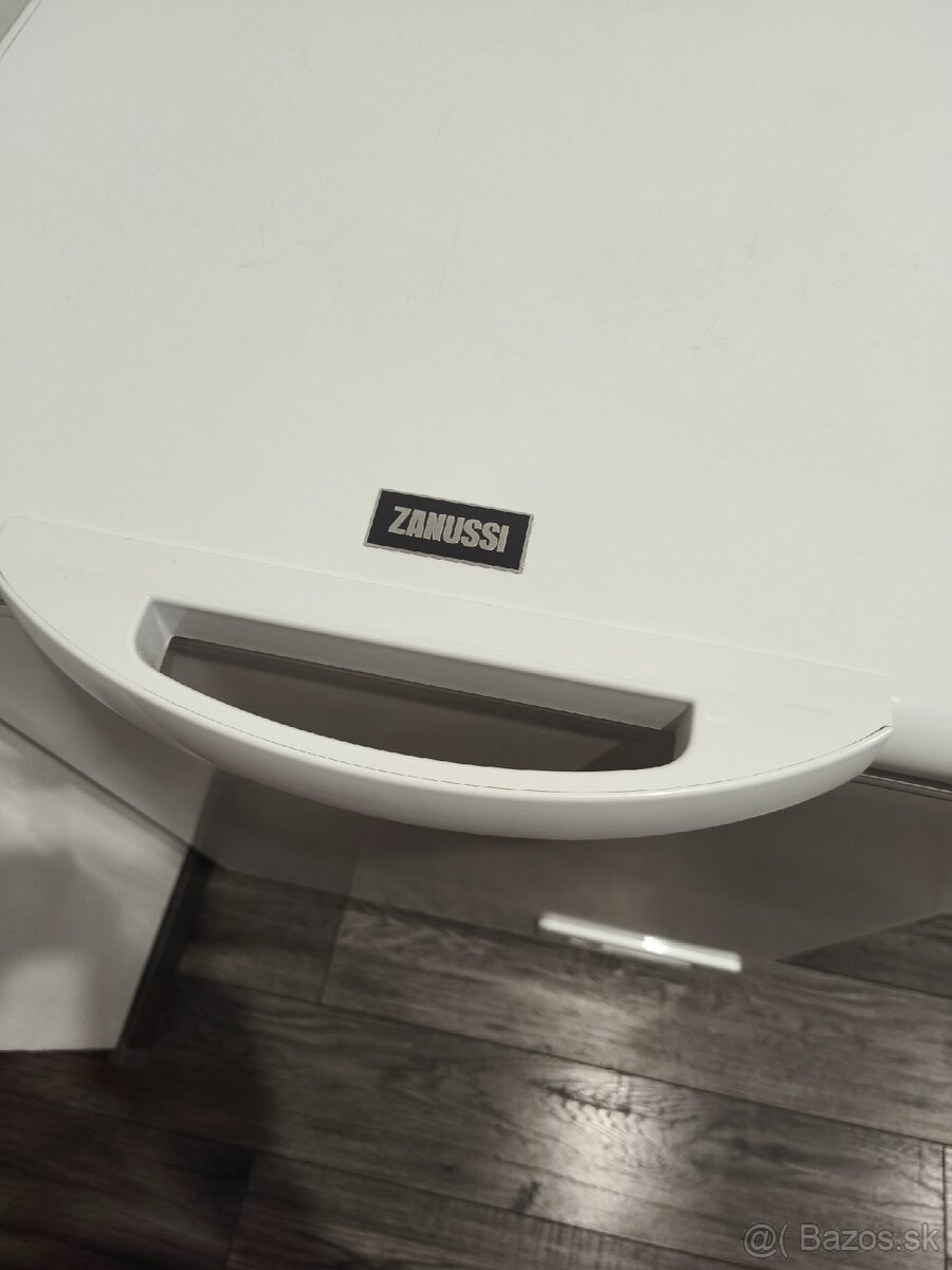 Truhlicová mraznička Zanussi - 2