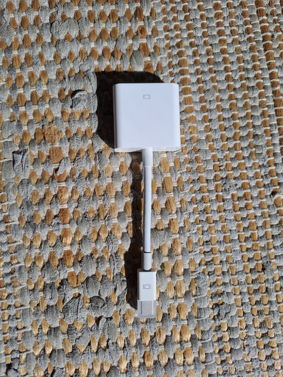 Predám Apple adaptér Thunderbolt 2 na DVI - 2