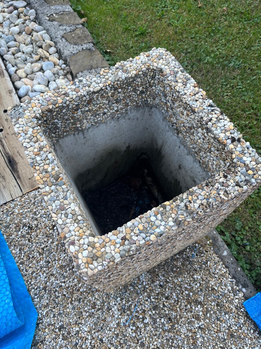 Betonovy kvetinac - 2