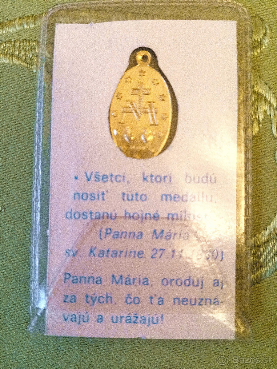 Predám pozlátený Medailón Panny Márie 15 x 20 mm - 2