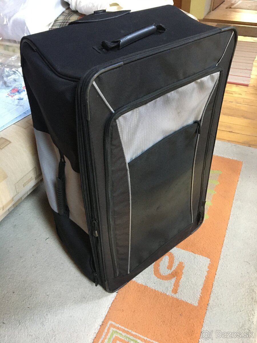 Predam lacno_ kufor cierny, pouzivany- za 7 Eur znackovy - 2