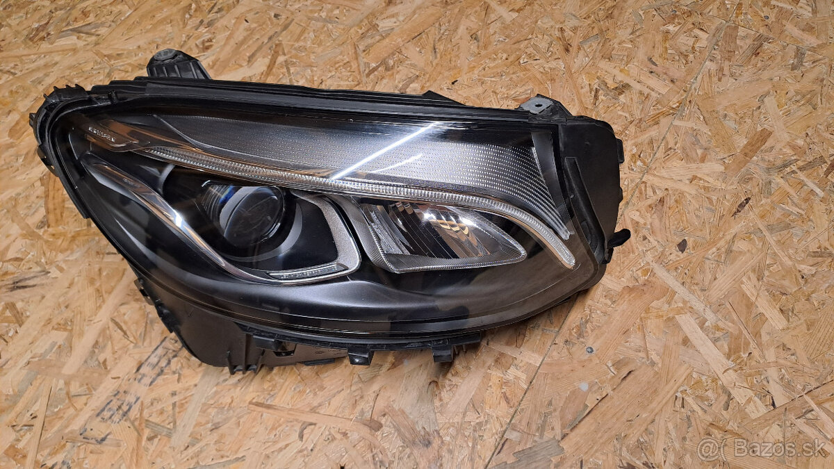 Pravé predné svetlo Mercedes GLC - 2