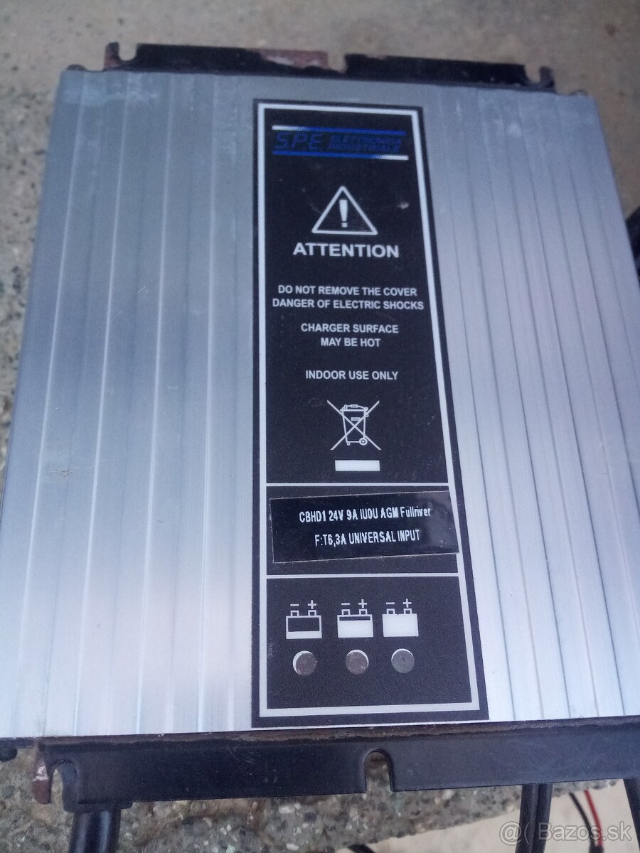 Priemyselná nabíjacka 24V 15A - 2