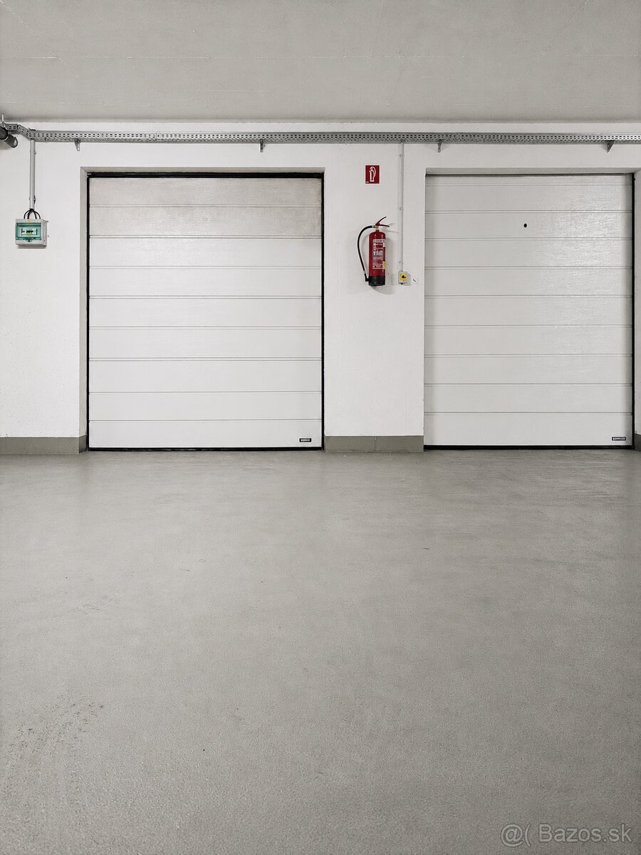 GARÁŽ Šustekova ulica | 18 m² | 140 € - 2
