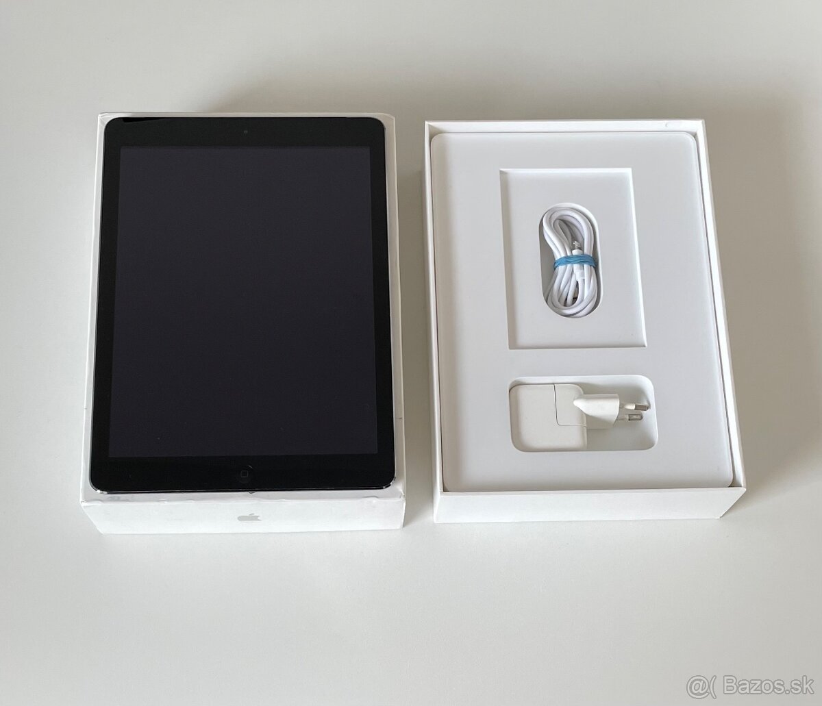 Apple iPad Air 32GB Space Gray Wi-Fi + Cellular - 2