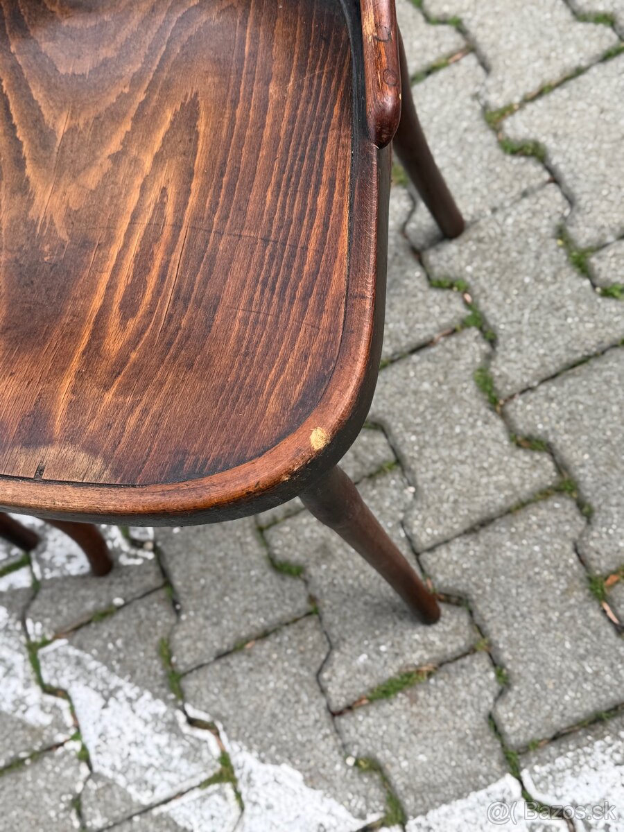Nadherne dreve stolicky Thonet aj so znacenim - 2