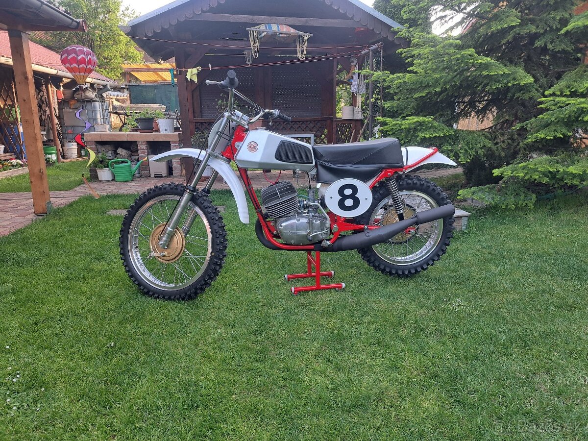 CZ 250 motokros - 2