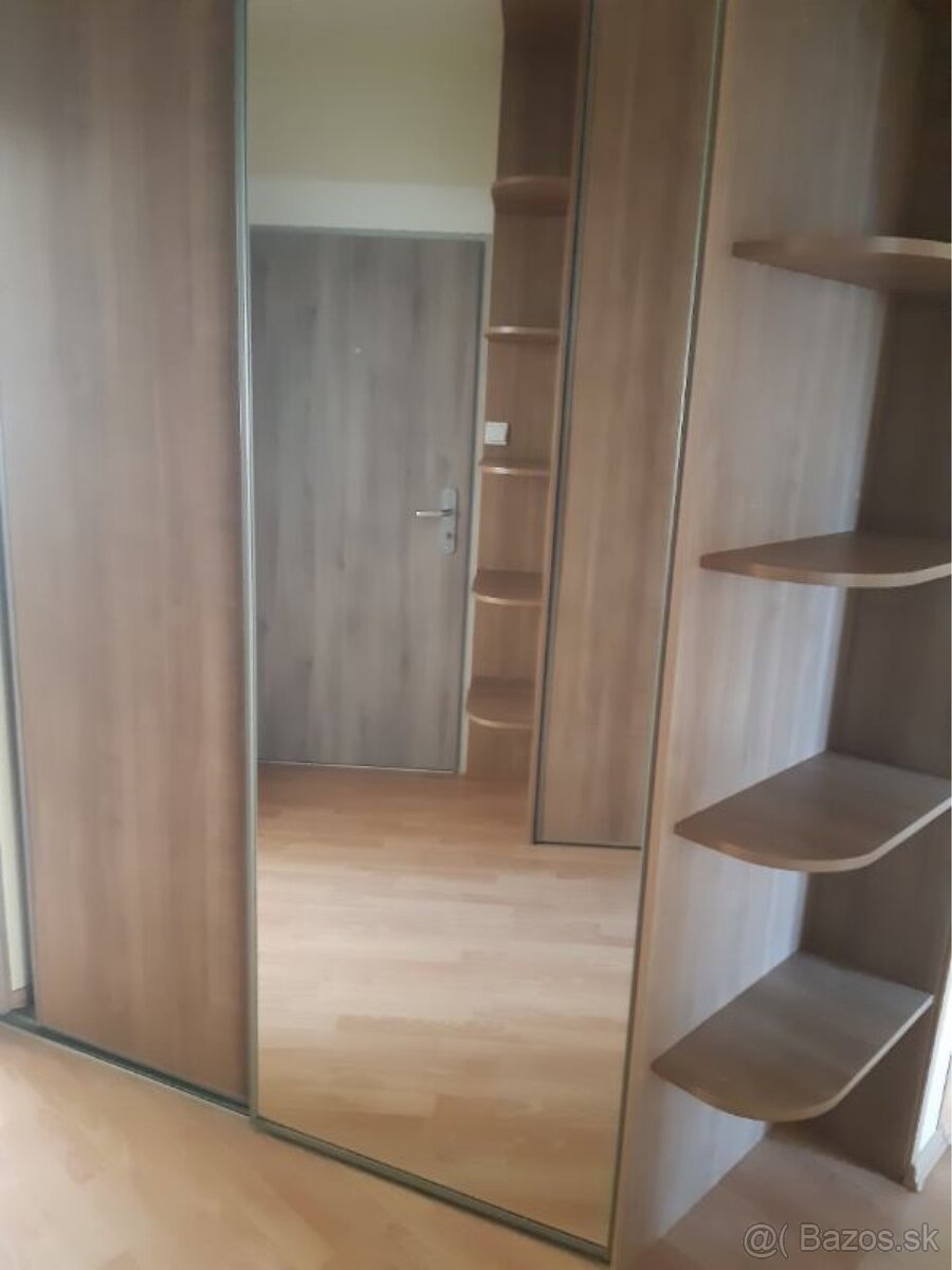 Vstavaná skrina - 2