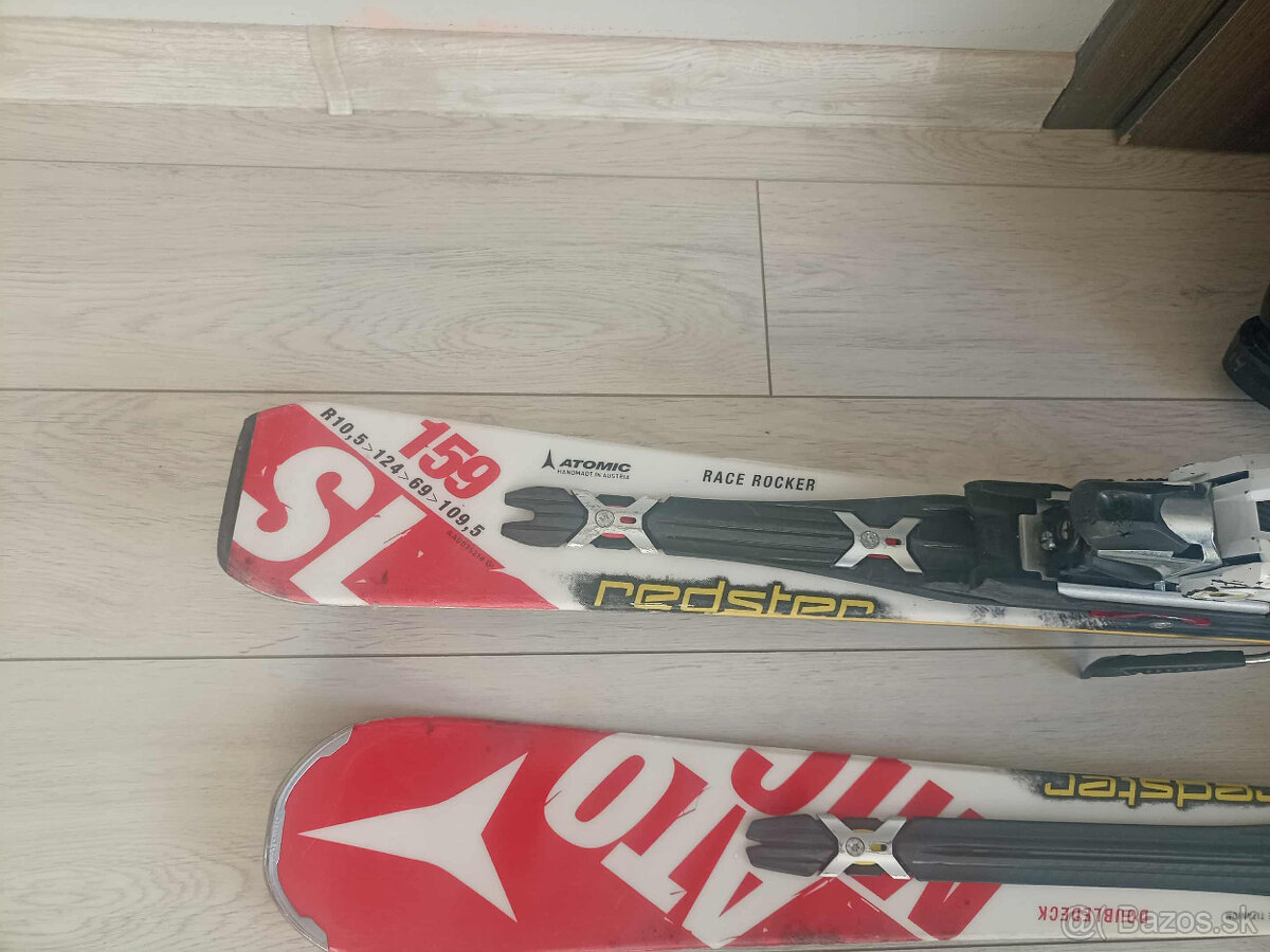 lyžiarky a lyže Atomic - 2