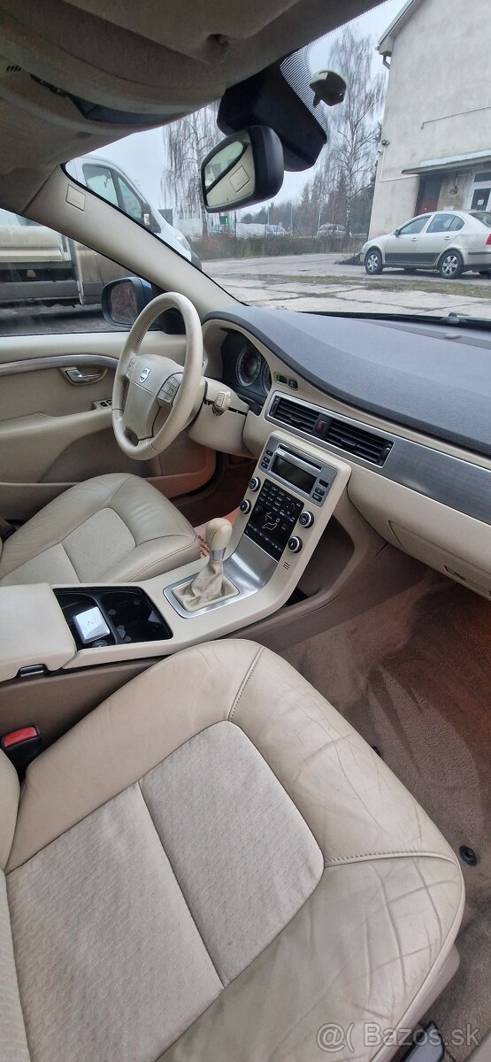 VOLVO V70 – 2.4D 136 kW – 2011 – Manuál - 2