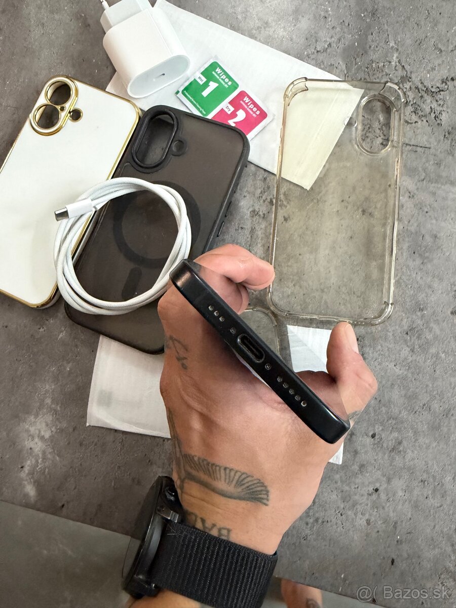 Predám iPhone 16 Black 128 GB - 2