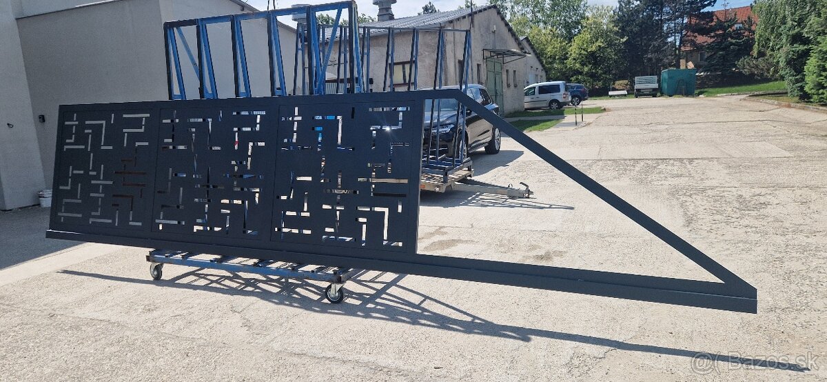 Samonosná brána vypalovaný plech - 2