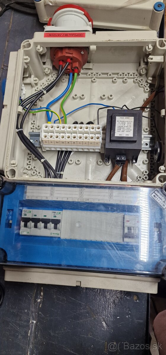 Rozvádzač 400V 230V 24V - 2