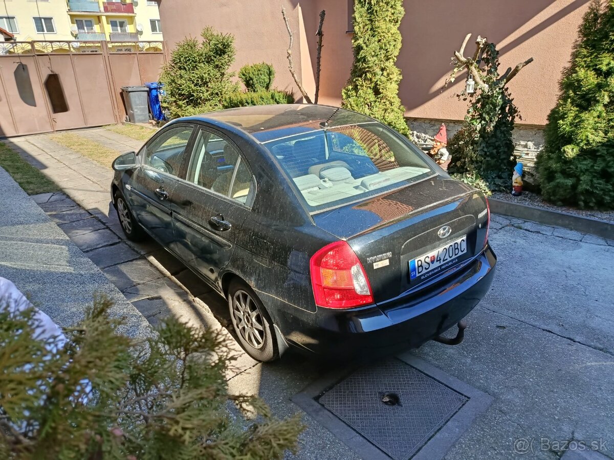 Hyundai Accent - 2