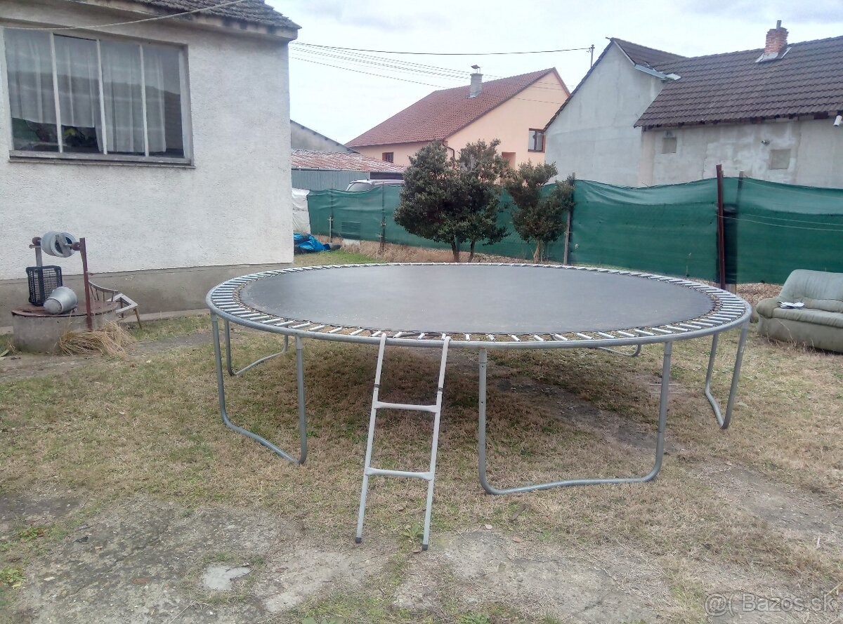 Predám veľkú trampolínu - 2