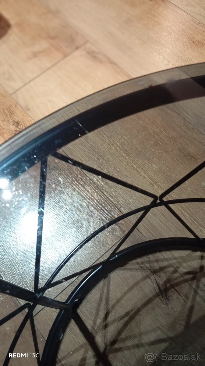 Predám konferenčný stôl stolík do obývačky. - 2