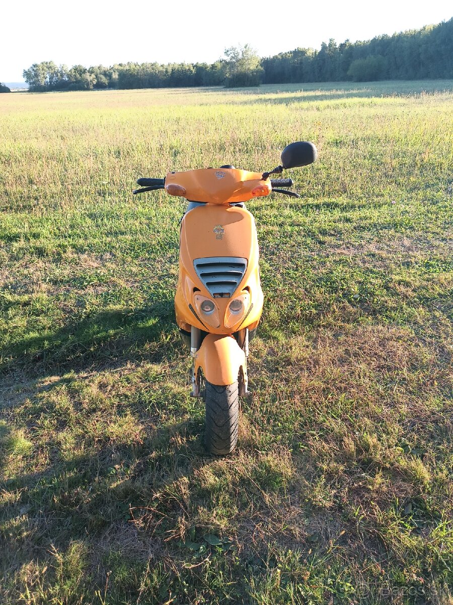 Skúter Piaggio nrg - 2