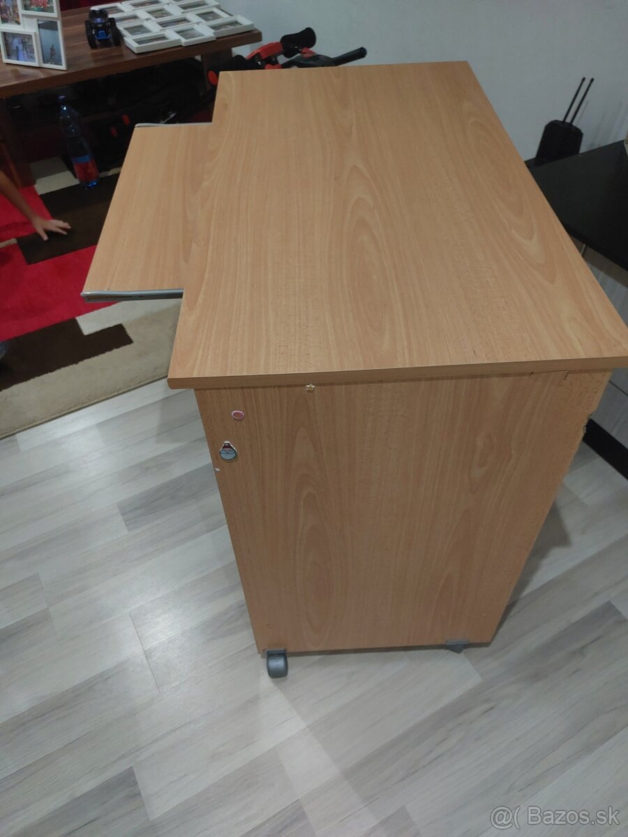 Predám stolík na počítač - 2