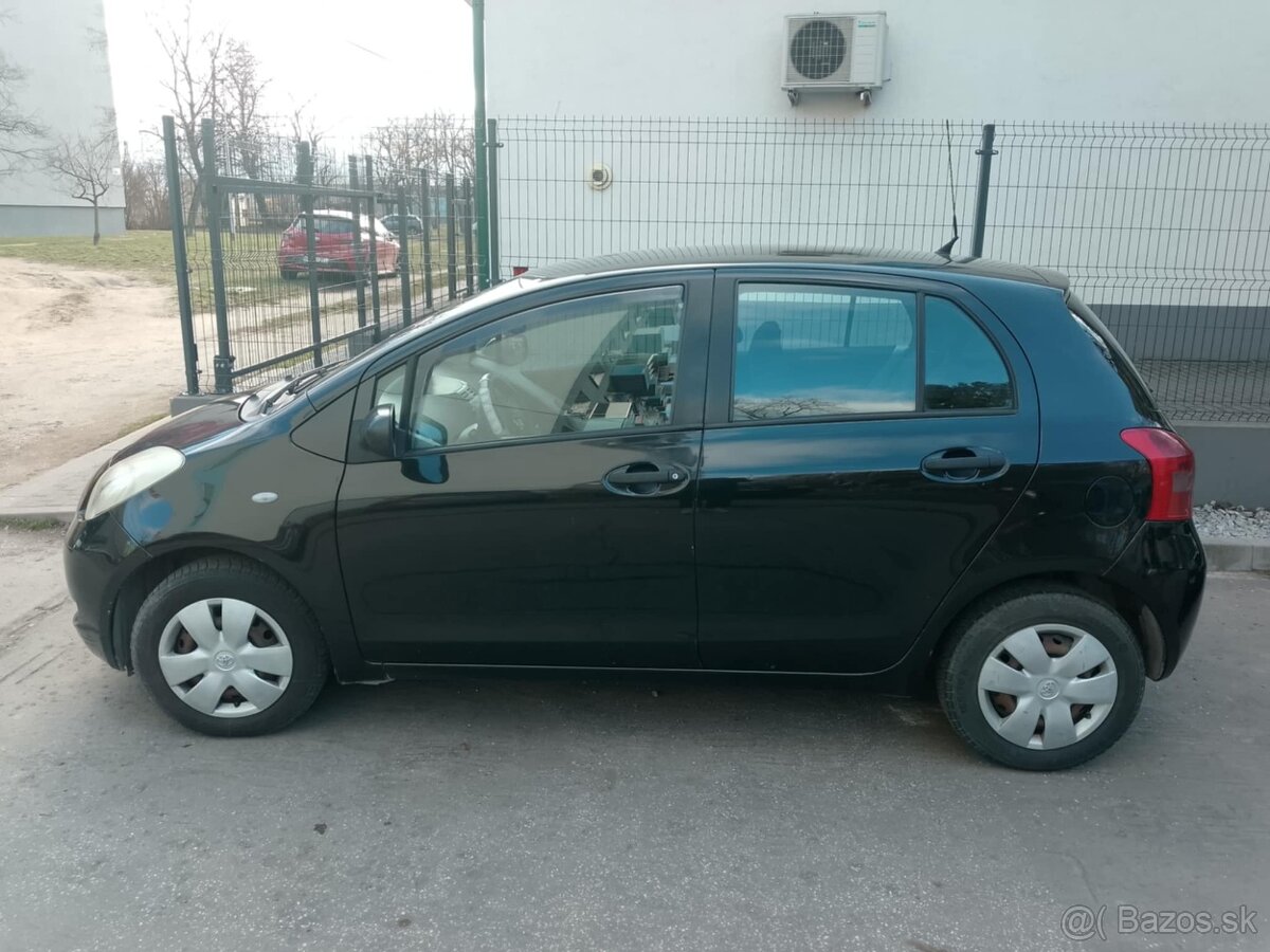 Toyota Yaris 1.0 - 2
