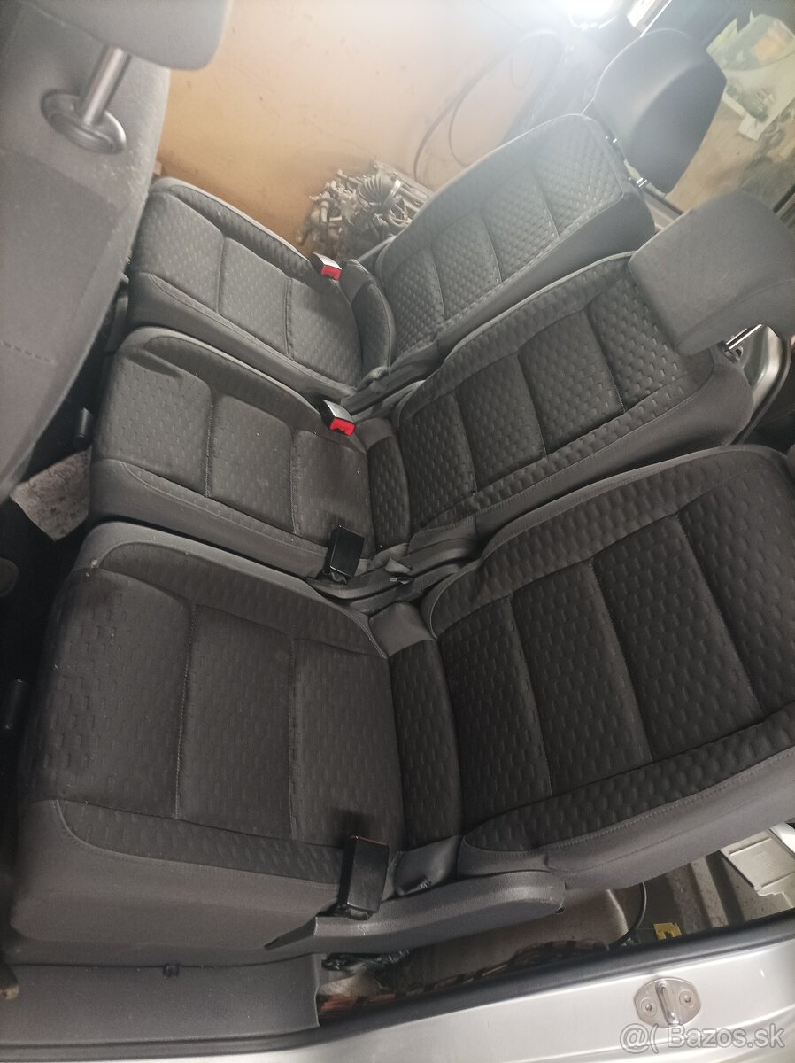 VW Touran zadné sedačky - 2