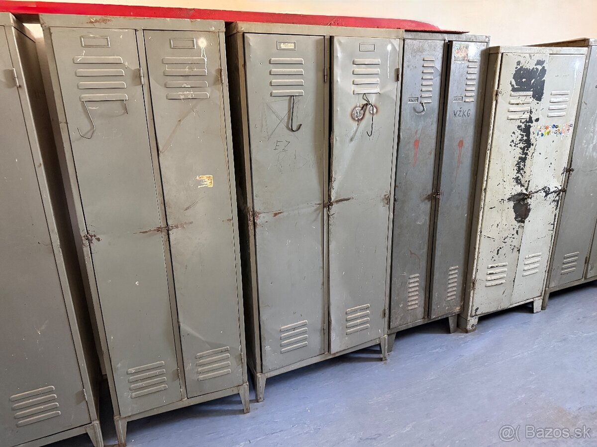 Kovová šatníková skriňa - 2