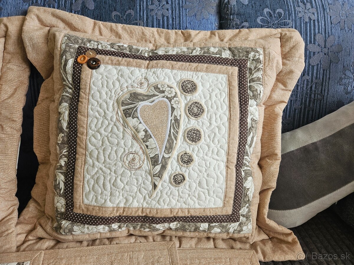 Ozdobné vankúše a prestieranie - 2