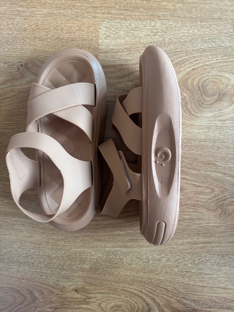 sandalky na platforme NOVE - 2