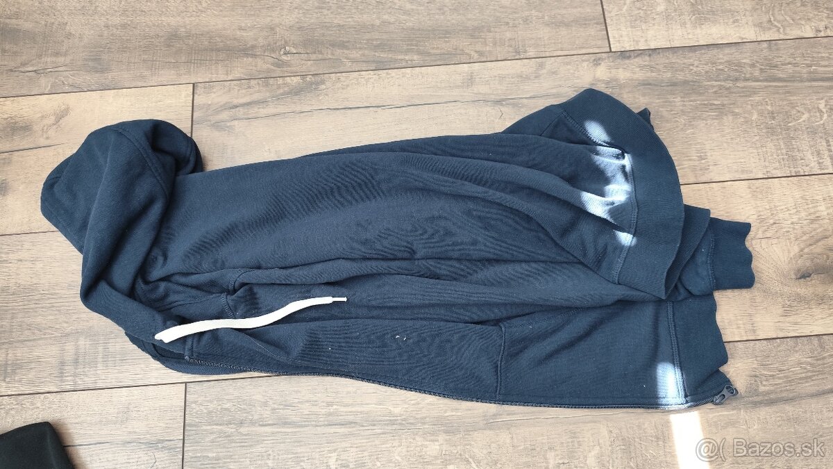 Predám mikiny, tepláky a tričko veľkosť S. - 2