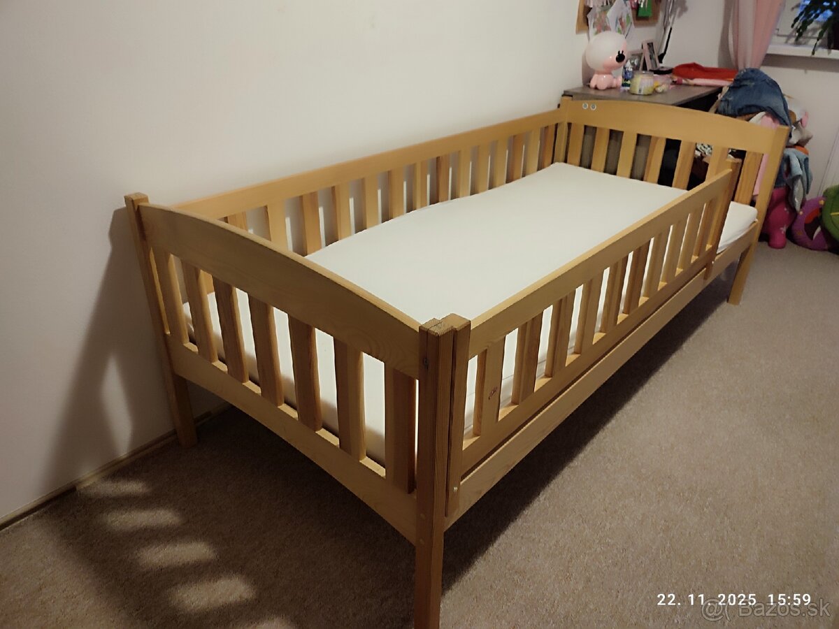 Drevená posteľ bez matraca 200x90 - 2