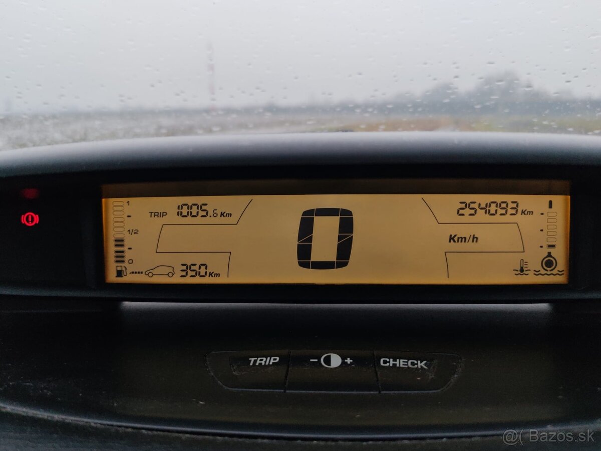 Citroen C4 1.6 benzín - 2