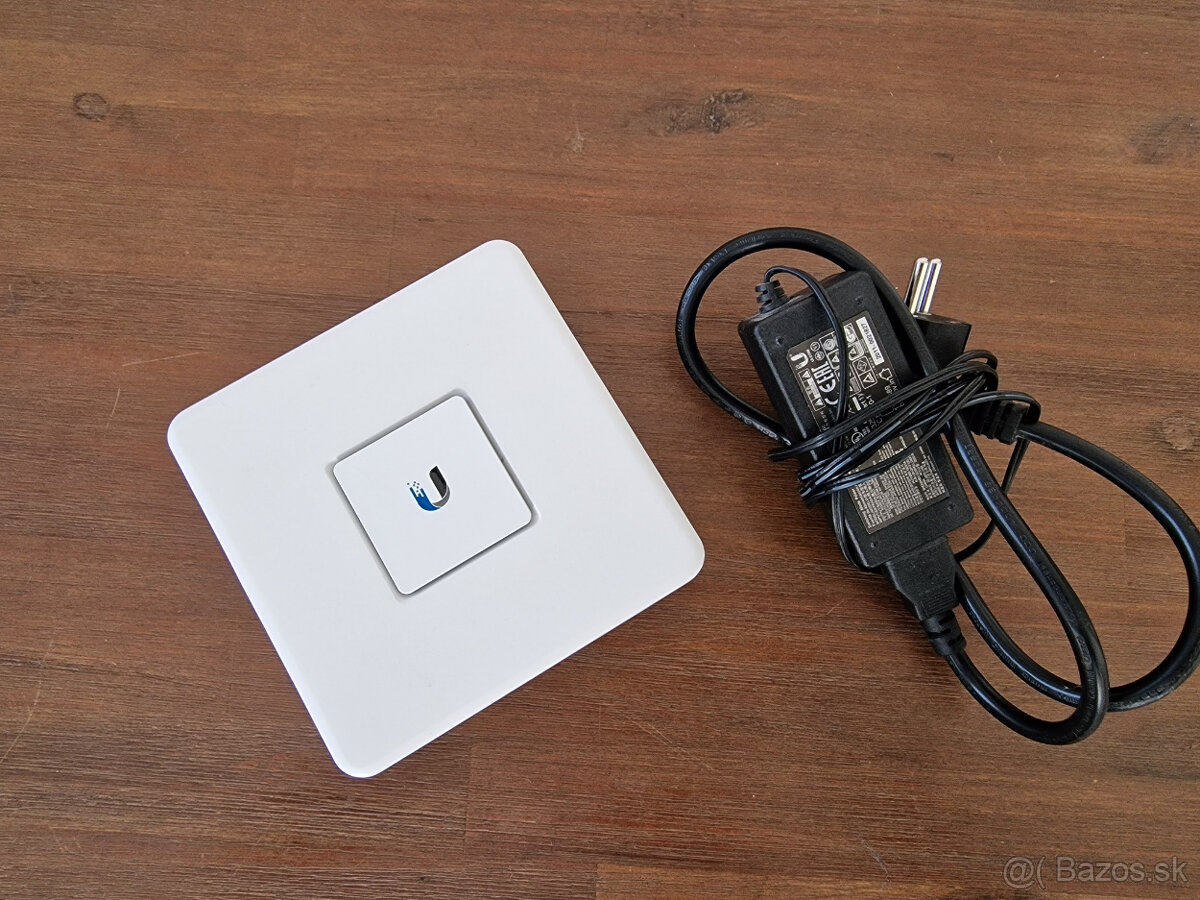 Predám UniFi USG security gateway - 2