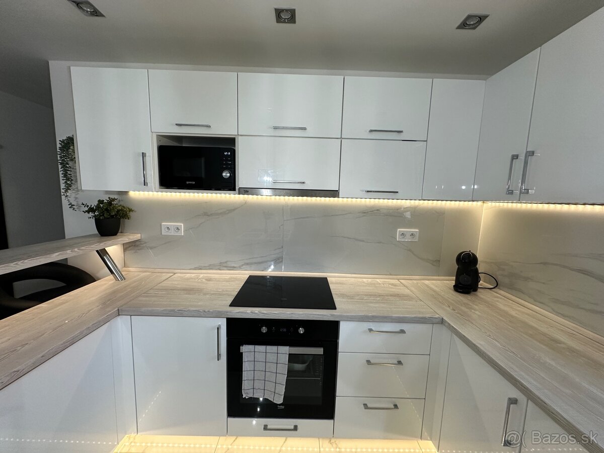 Na prenajom 2 izbový kompletne zrekonštruovaný byt v Komárne - 2