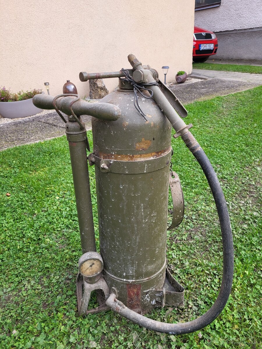 Vojensky penovy hasiaci priatroj - 2