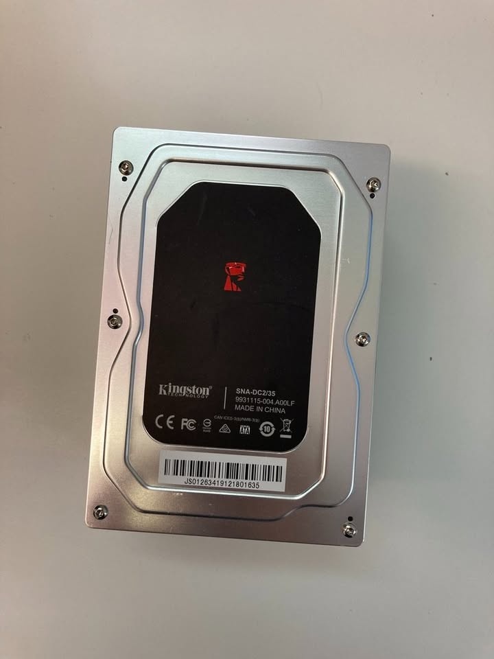 Kingston SNA-DC2/35 redukcia 2.5 SATA na 3.5 SATA disk - 2