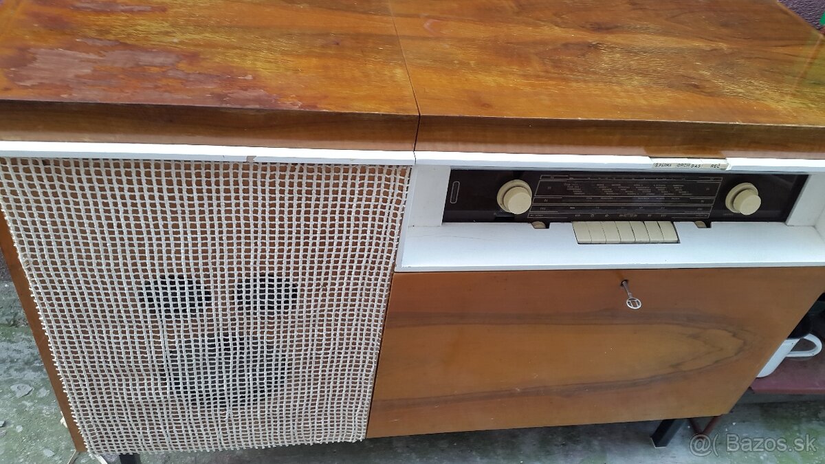 Rádio +gramofón TESLA - 2