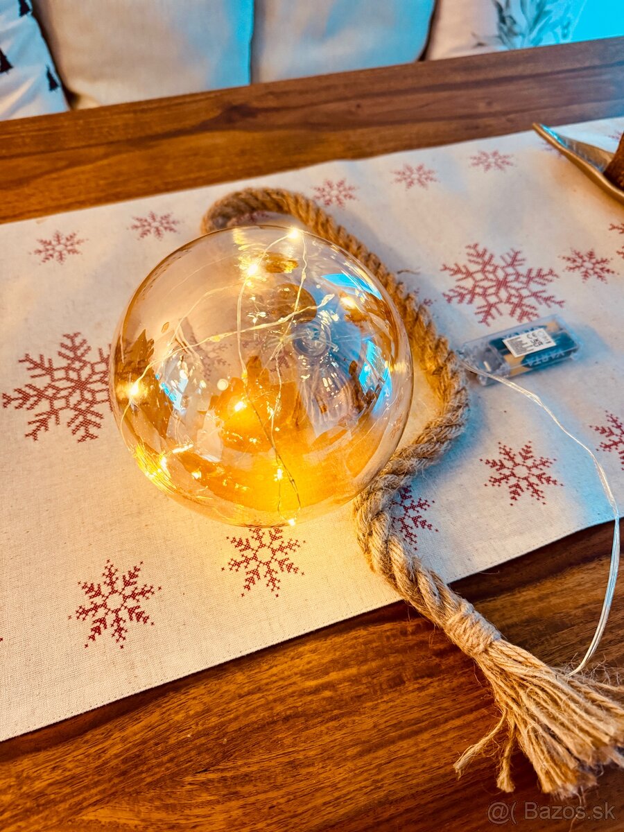 Dekoratívne vianocne LED svetlo – sklenená guľa (15 cm) - 2