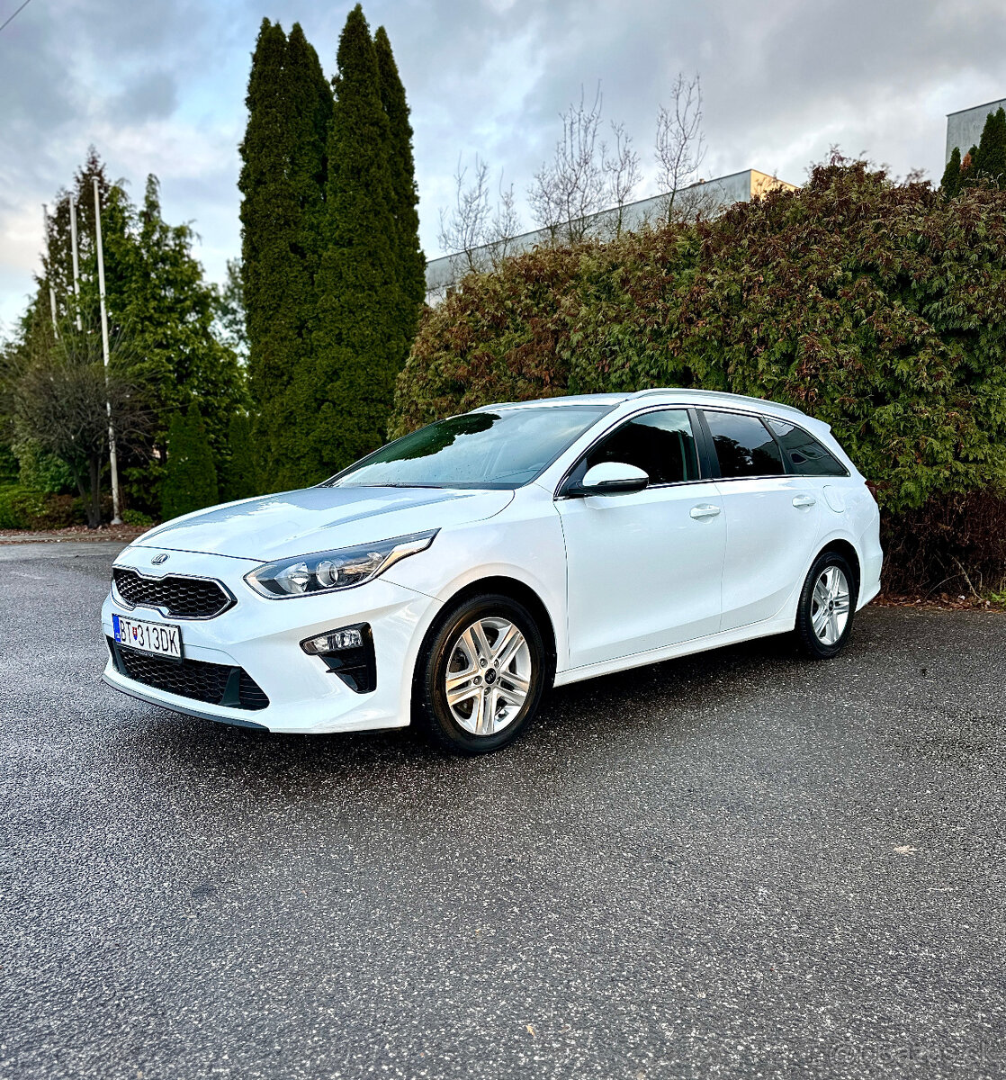 Kia Ceed kombi benzín Automat 2021 Slovensko - 2