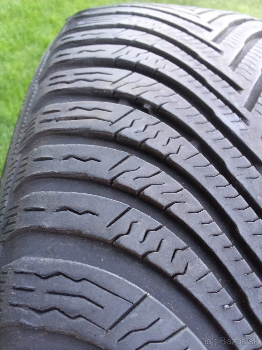 215/65 r17 zimné pneu.6 mm DOT.3923 - 2