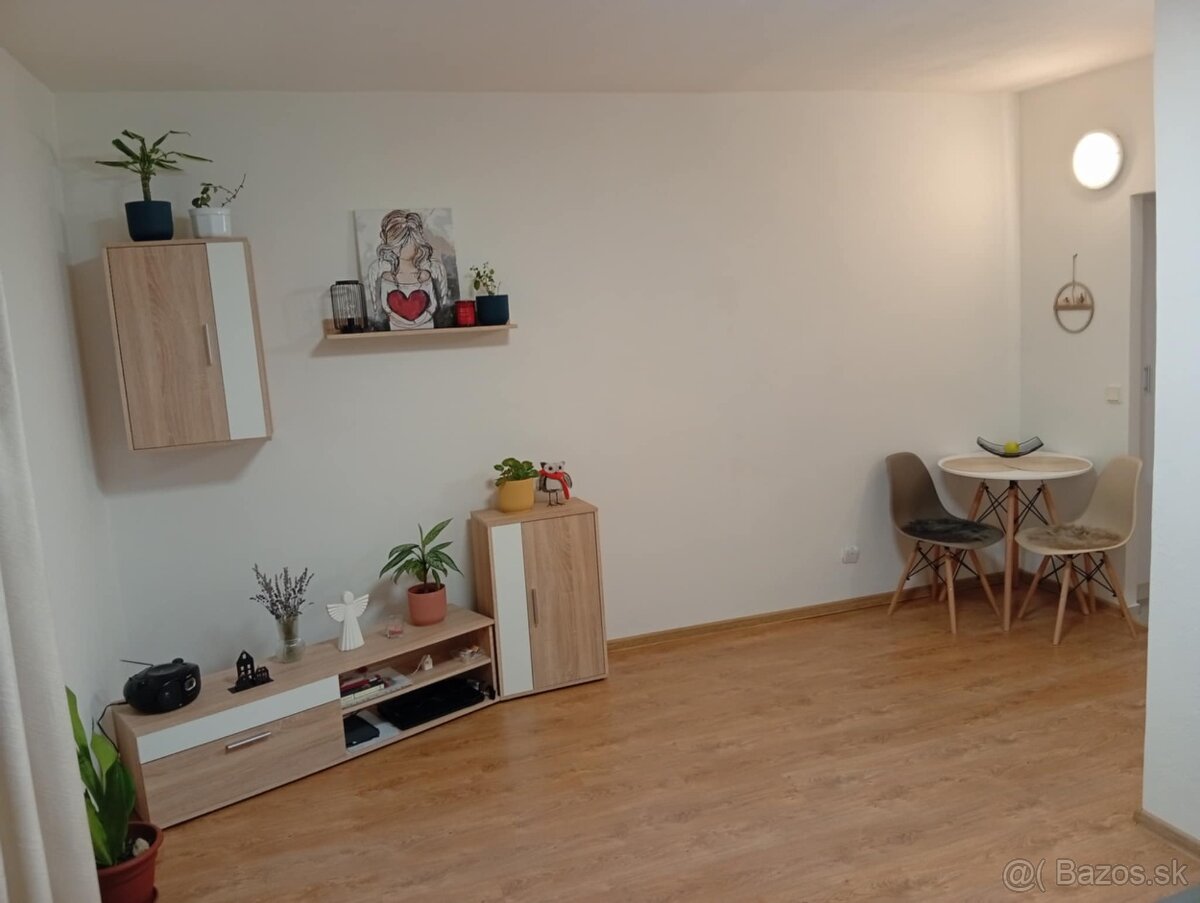 Garsonka s balkonom - 2