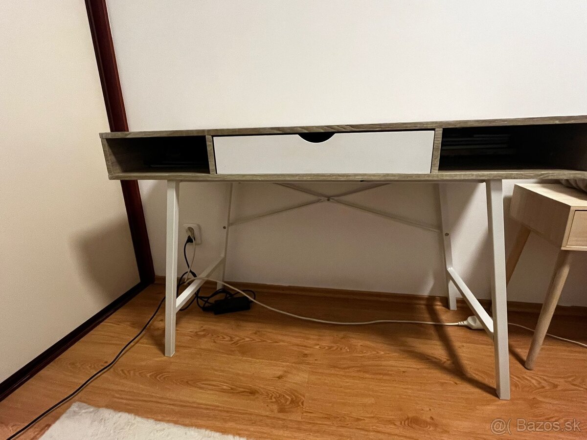 pracovný stolík - 2