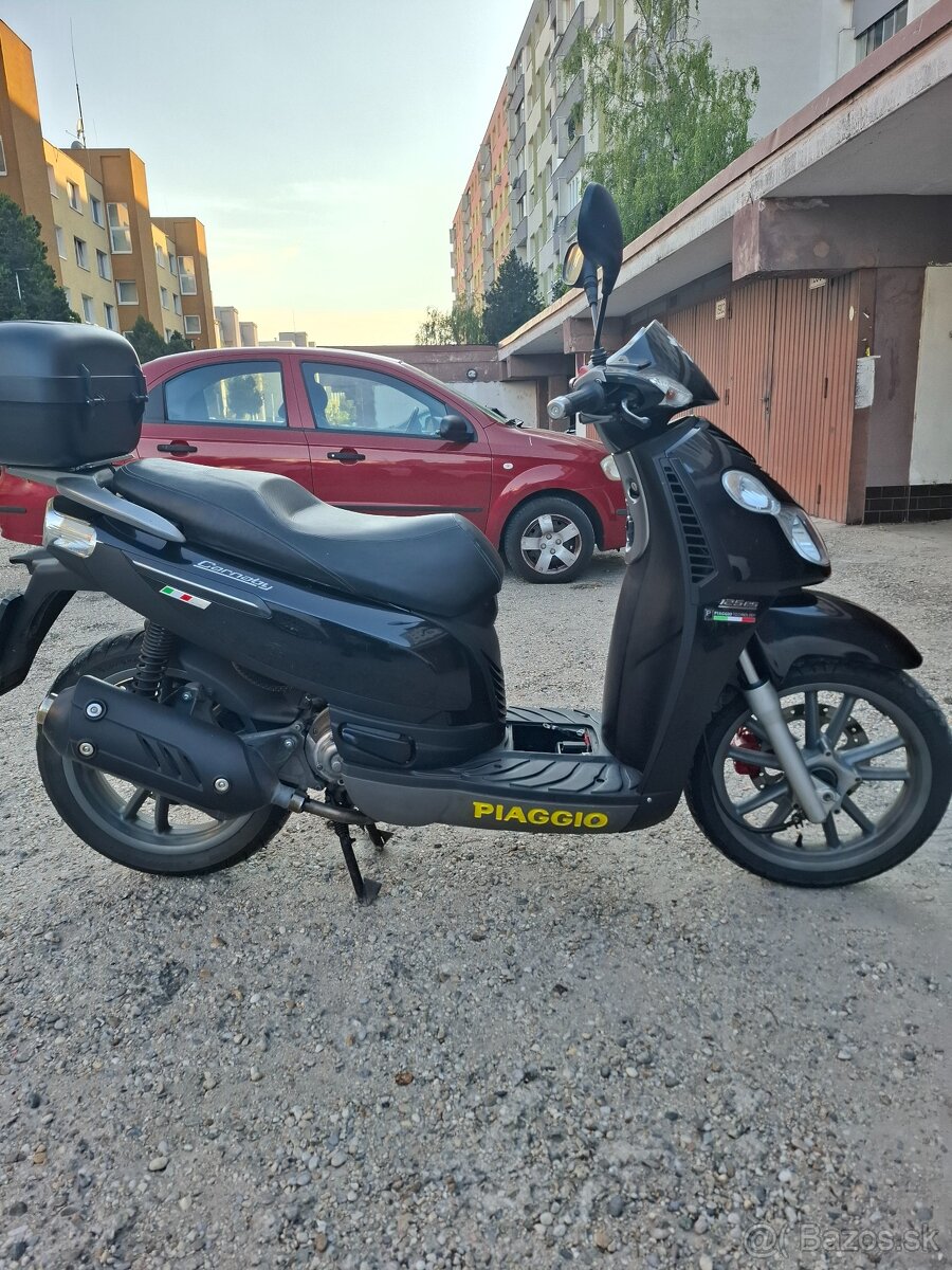 Skuter Piaggio 125 - 2