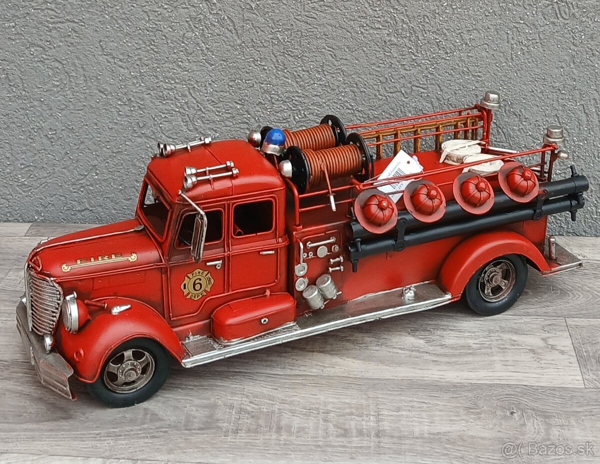 Retro model – veľké hasičské auto. - 2